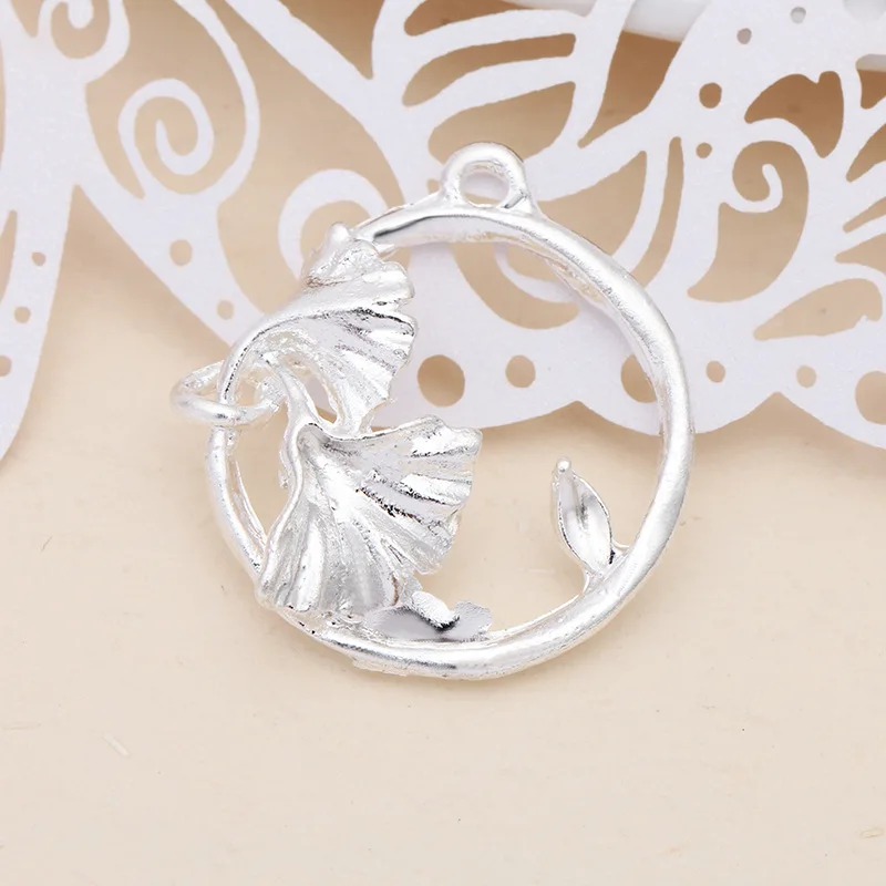 100 шт цинковый сплав металлический литой Gingko лист ветка Круг Подвеска Шарм