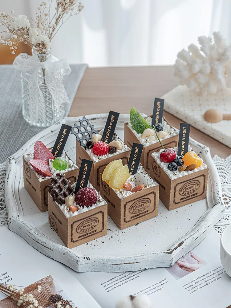 Искусственная модель торта квадратный бумажный стаканчик с фруктами