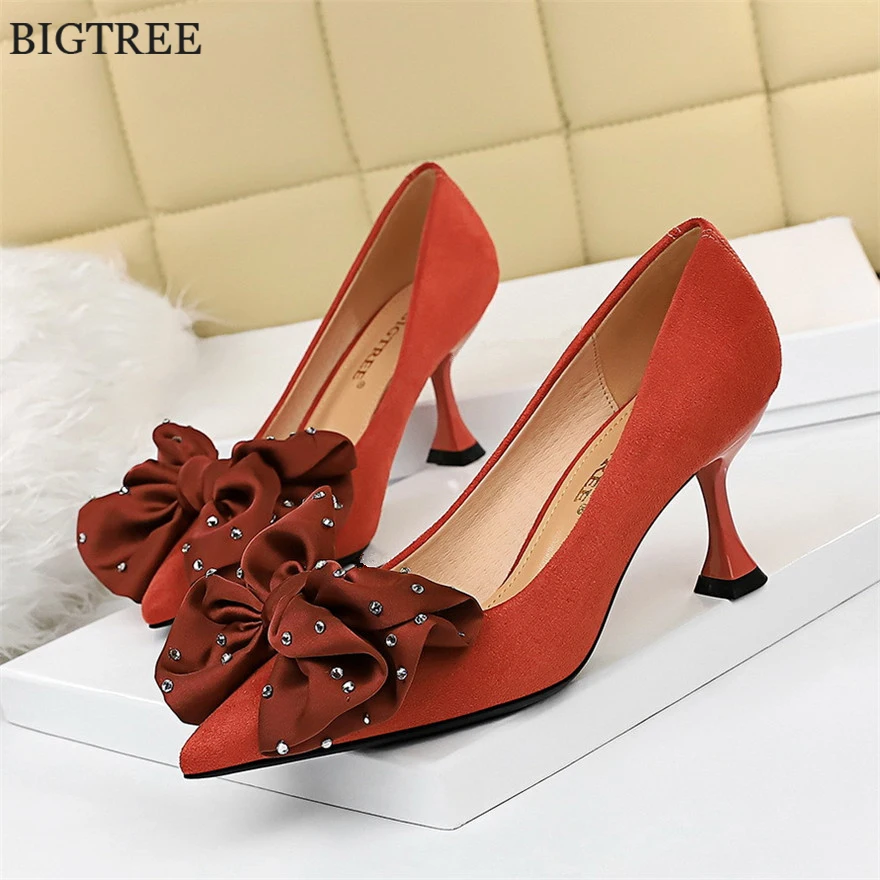 

Crystal Big Flower Elegant Women Pumps Dress Flock Ladies Rhinestone High Heels Shoes Pointed 7CM thin Wedding Shoe Fashion 2021