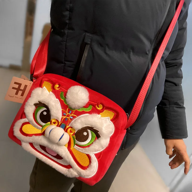 creative multifunctional plush red wallet New Year's auspicious doll Lion dance Chinese style backpack Messenger bag |