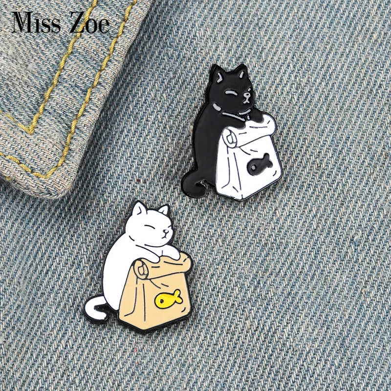 

Feed Myself Enamel Pins Cute Black White Cats Dried Fish Bag Brooches Lapel Badge Cartoon Animal Jewelry Gift for Kids Friends