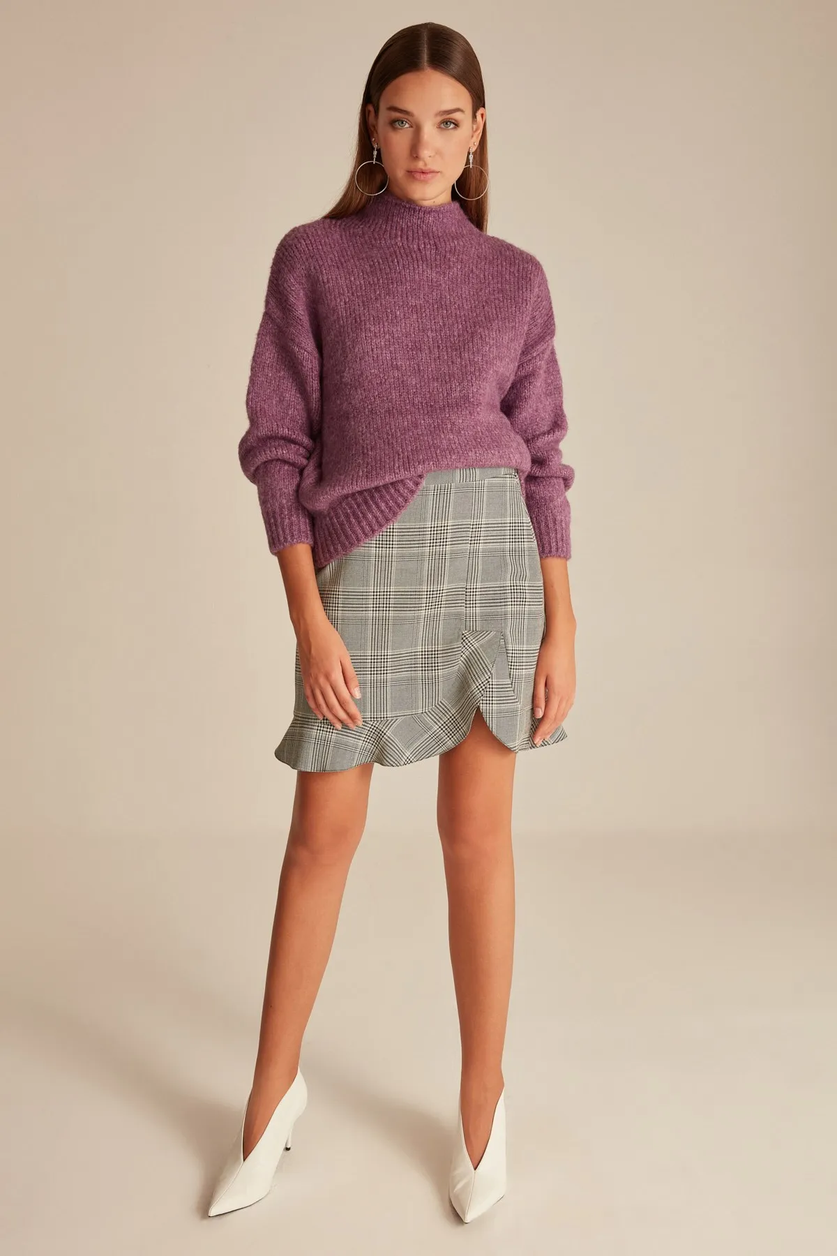 Трикотажный свитер с вертикальным воротником| |