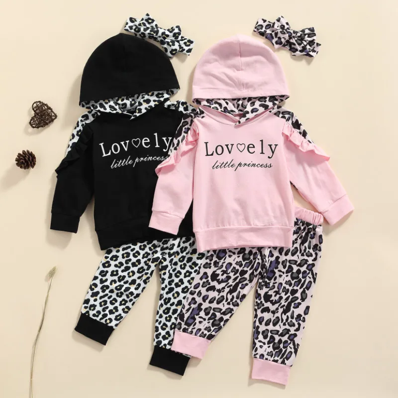 

Детский костюм с длинным рукавом, с капюшоном и надписью