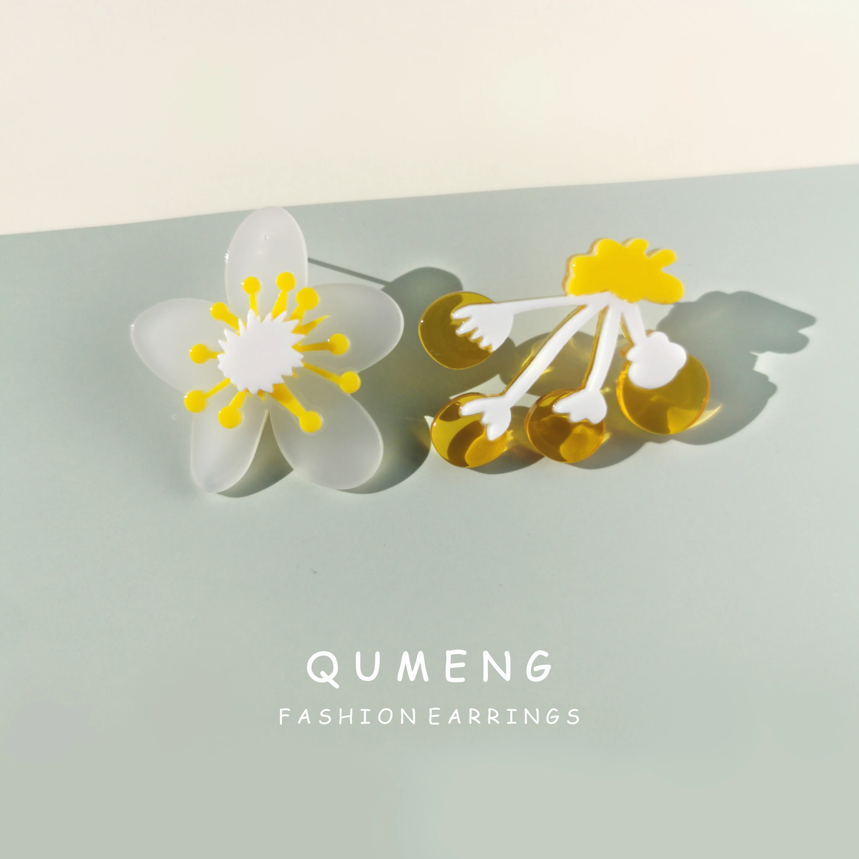 

Женские акриловые серьги-гвоздики QUMENG, прозрачные асимметричные серьги в виде цветка тюльпана, подарочные украшения для вечерние, Корея