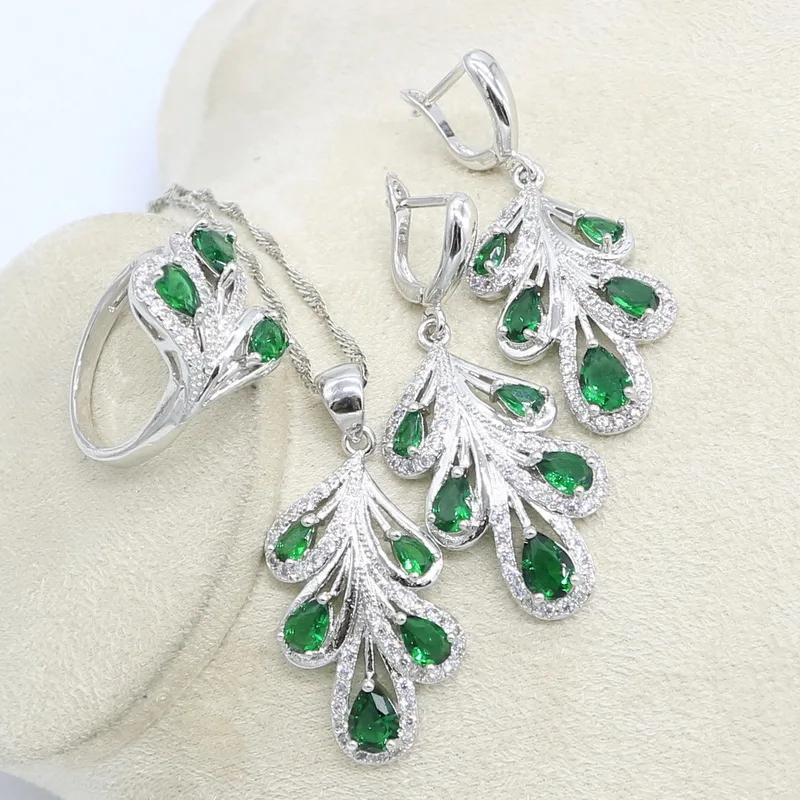 Женский ювелирный костюм серебряного цвета с зеленым цирконом белым кристаллом