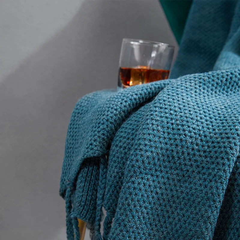 

2020 Wool Acrylic Blankets Spring Warm Knitted Tassel Decorative Blanket Sofa/Bed Cover Quilt Woman Fashion Throw and Blanket