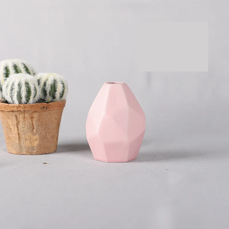 

European Style Irregular Creative Ceramic Vase Porcelain Home Table Decoration Vase Simple Pure Handicraft 70*70*90mm