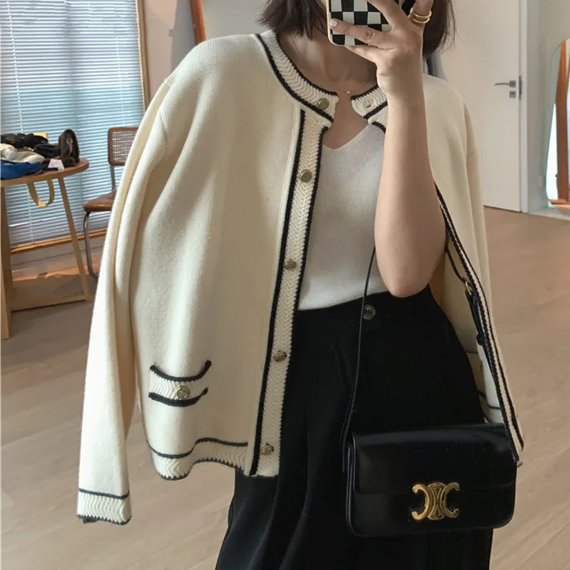 

New 2021 Women's Autumn Winter Sweaters Fashionable Elegant Oversized Button Cardigans Knitted Vintage Tops