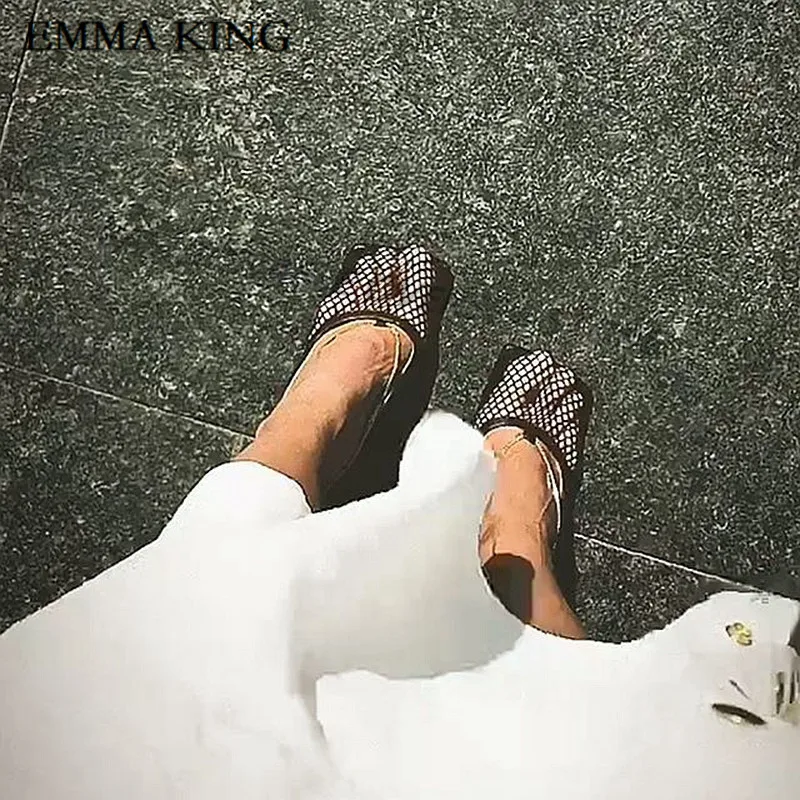 Emma king/Новинка года; пикантные летние женские босоножки из сетчатого материала; модные вечерние туфли-лодочки на высоком квадратном каблуке с вырезами и цепочкой