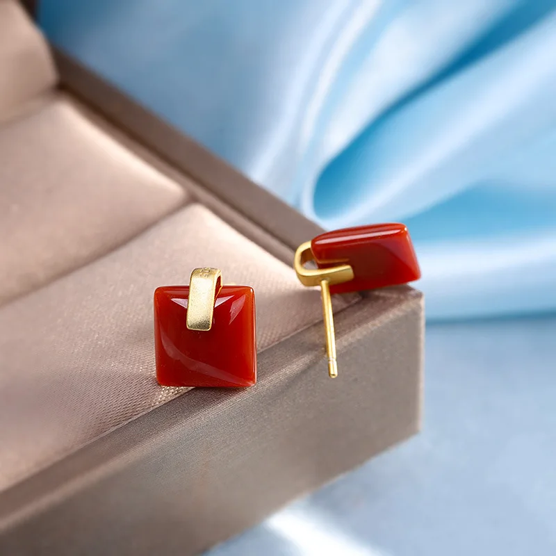 

S925 Sterling Silver Gold-Plated Ornament Women's Square Red Agate Ear Stud