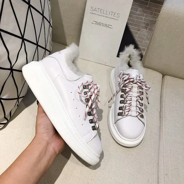 Женские кроссовки из натуральной кожи с теплым мехом цвет черный белый женская