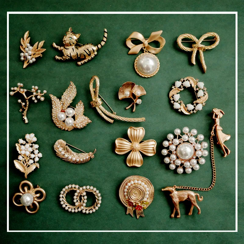 Брошь женская золотого цвета с жемчугом хрустальной булавкой - купить по