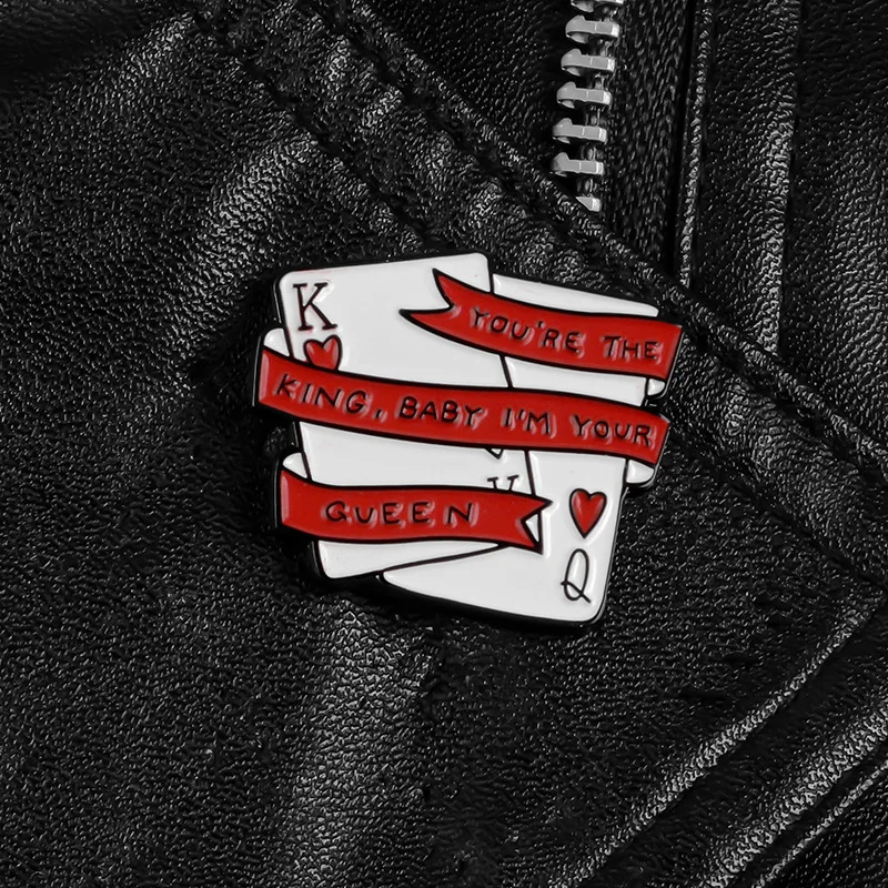 Игральных карт эмаль на булавке пользовательские значки Queen и King броши сладкий