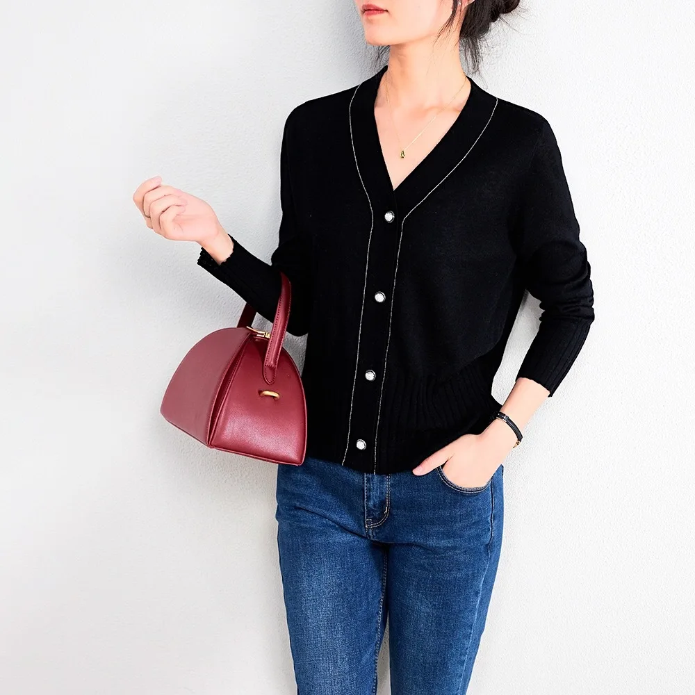 

Elegant Elegant Wool Knitted Cardigan