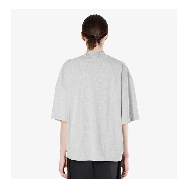 Футболка со средним воротником и рукавами с пятью точками заниженные плечи