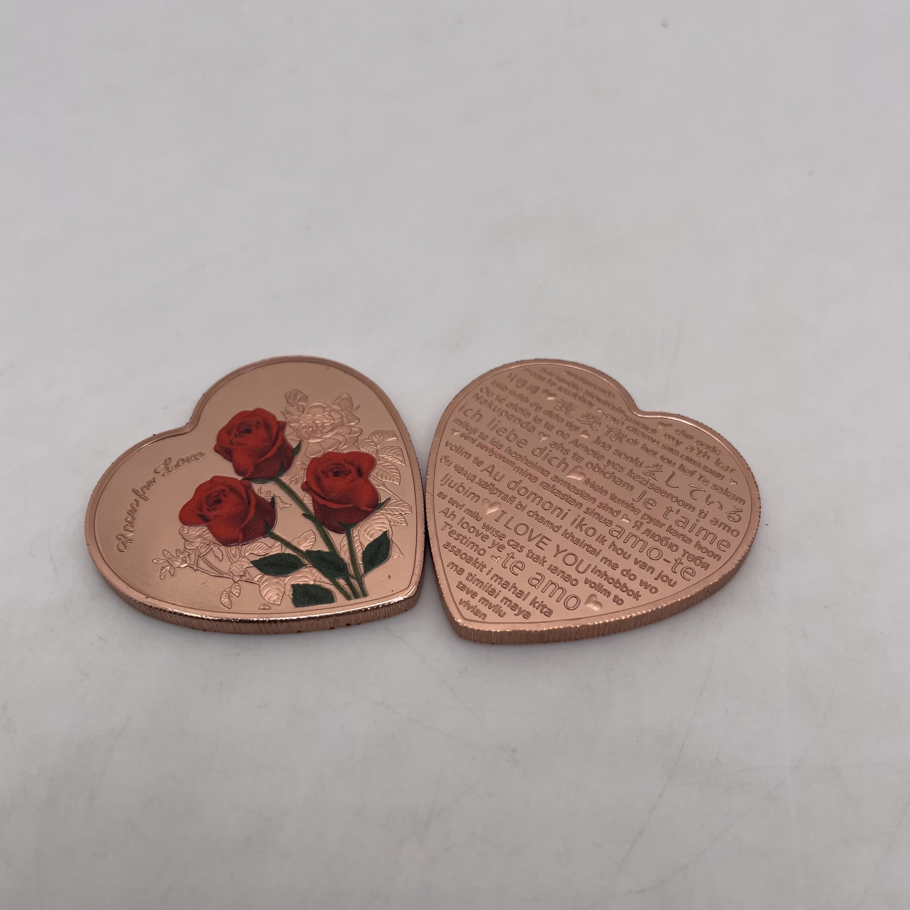 Новогодние подарки памятные монеты в форме сердца розы для влюбленных свадьбы