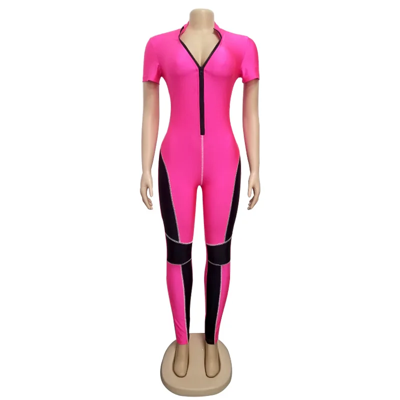 Комбинезон женский облегающий с глубоким V образным вырезом и коротким