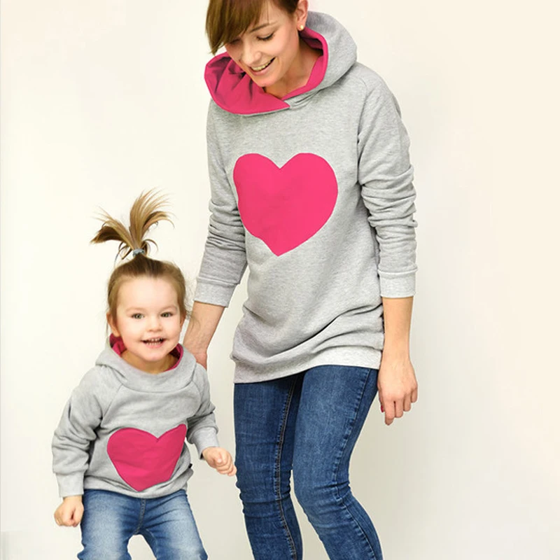 Толстовки с капюшоном для мамы и дочки одинаковые осенние толстовки принтом