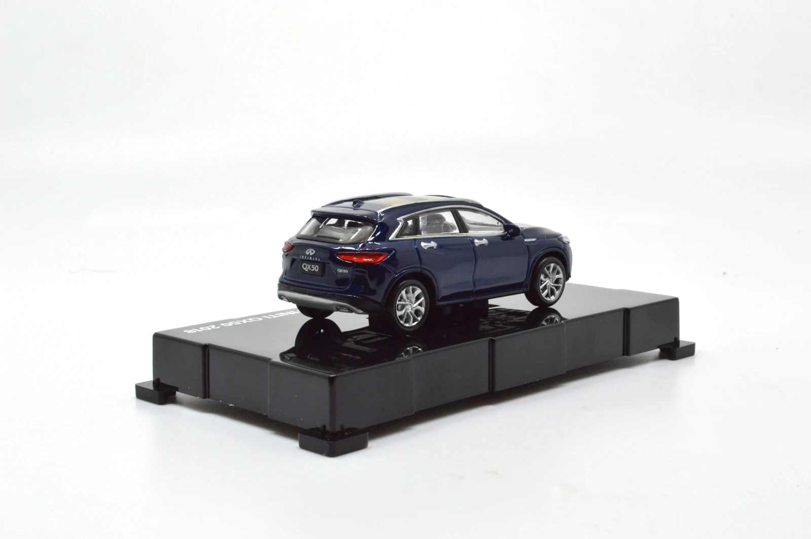 Модель Paudi 1/64 в масштабе 1:64 1 64 Infiniti QX50 голубая 2018 литой металлический автомобиль