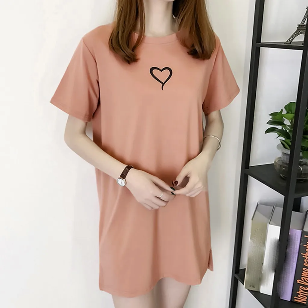 Женское платье-футболка с короткими рукавами и круглым вырезом рисунком в виде