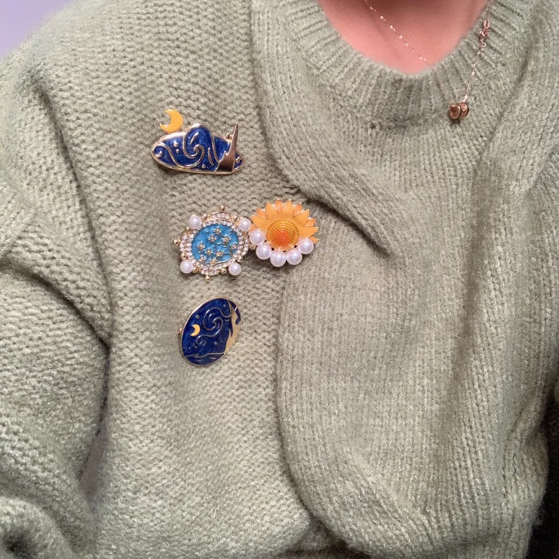 

Romantic Vintage Starry Sky Universe Sun Moon Cloud Pin Alloy Round Geometric Brooch for Women Gift Coat Accessory