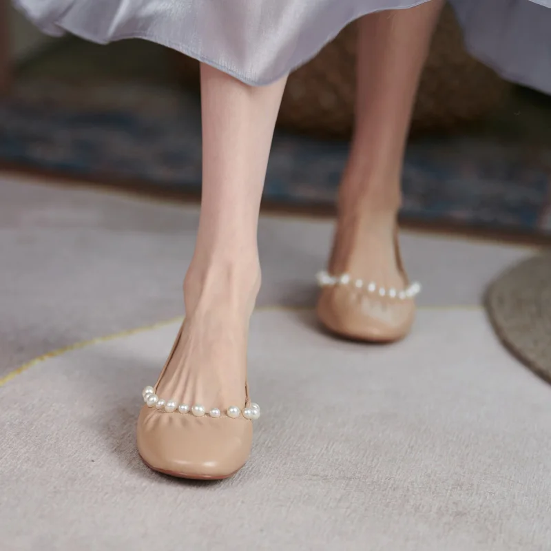 

2021 summer new leather pearl thick heel sandals half-drag simple fashion all-match