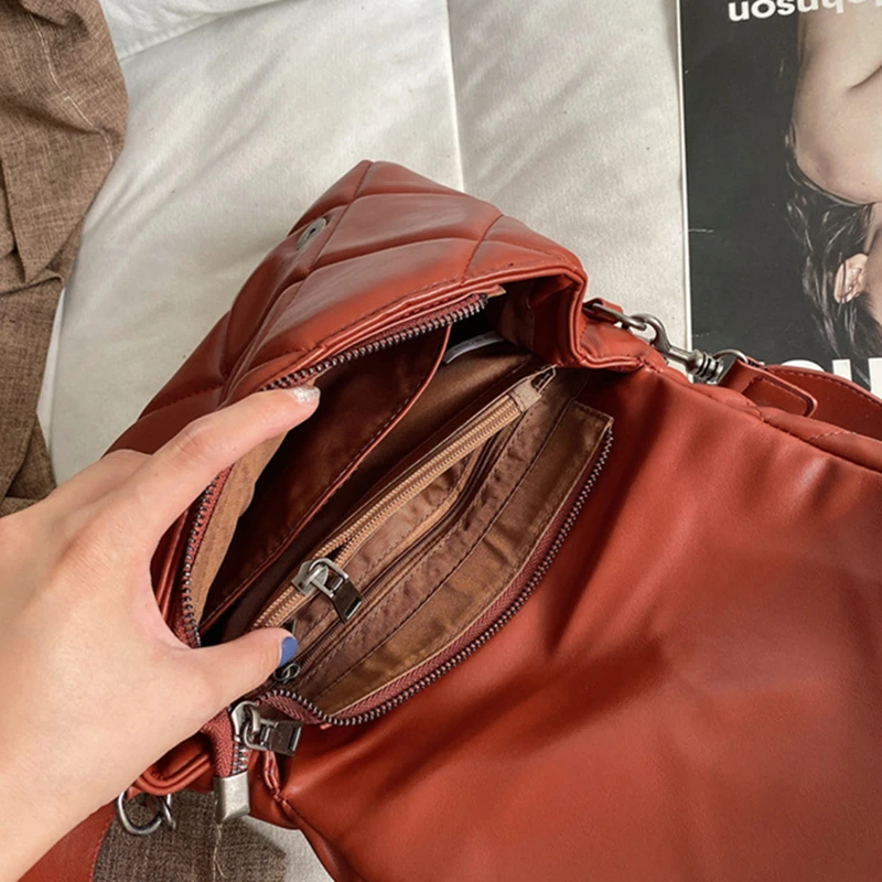 

2020 Autumn and Winter New Rhomboid Leather Small Square Bag Cool Fashion All-match Single Shoulder Messenger Bag Louis Brand cc