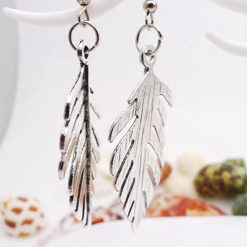 

Japan And South Korea Personality Long Alloy Leaf Earrings Bengdi Hip-Hop Temperament All-Match Jewelry Earrings