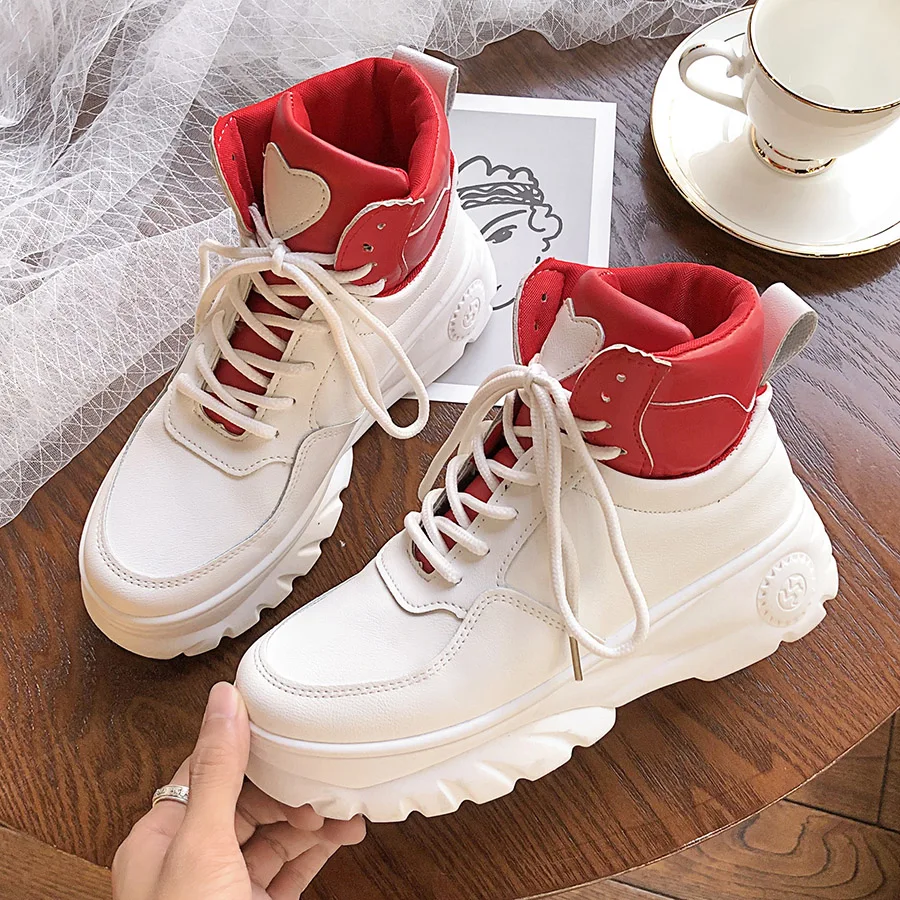 Высокие кроссовки женские белые черные спортивная обувь на платформе для женщин