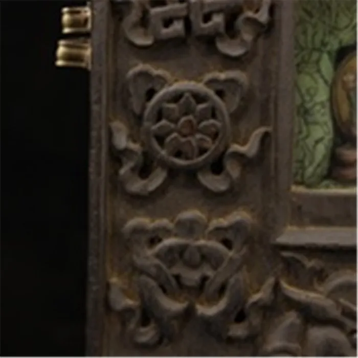 Тибетские монахи в Китае принимают старый чистый ручной резьба по дереву для