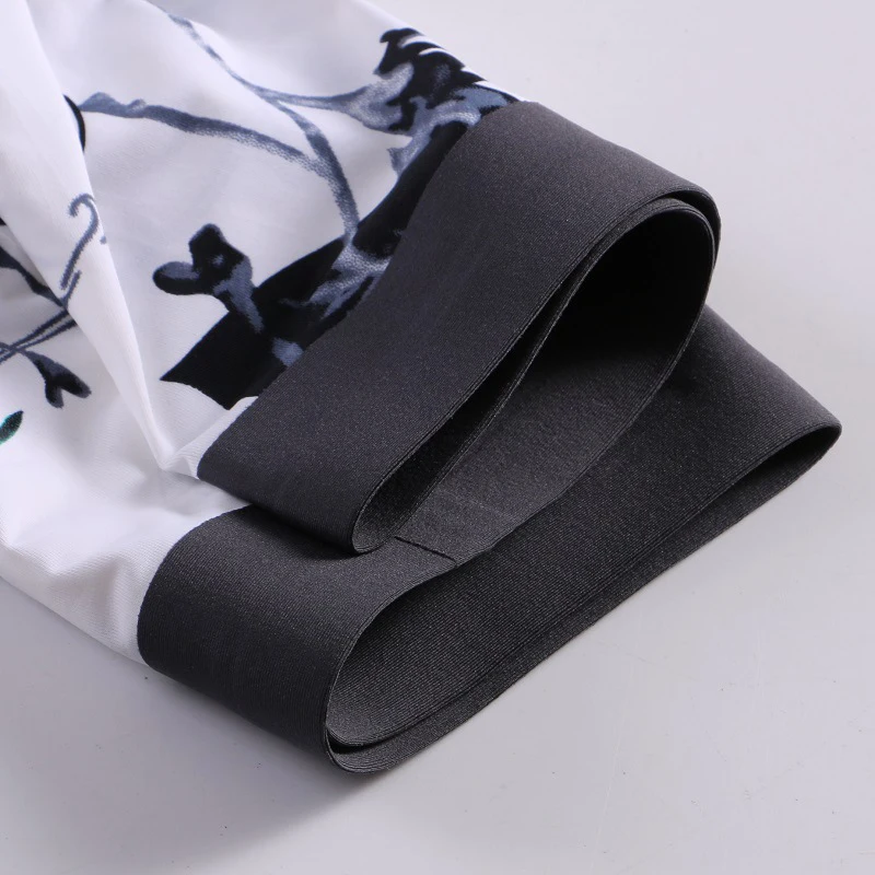 

Men's Ice Silky Seamless Underwear Summer Breathable Thin Flat-Leg Pants SER88