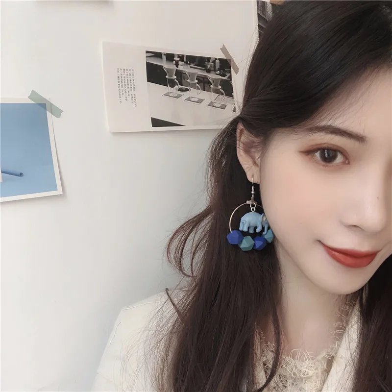 

Wooden Blue Elephant Earrings Fashion Personality Contracted Joker Lovely Earrings Ear Clip Girl Women Jewelry Gift Accessories