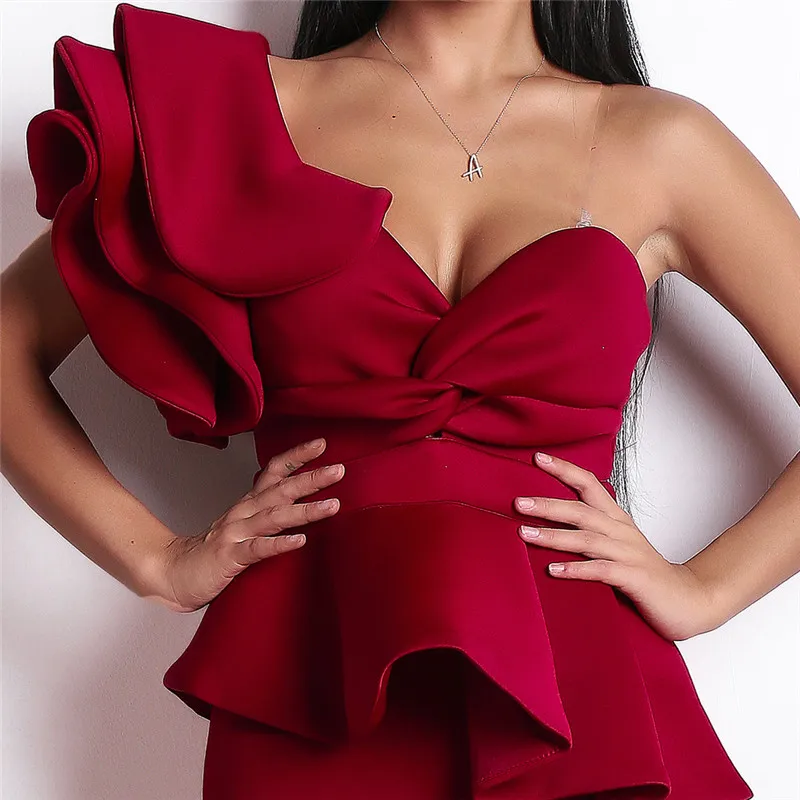 Вечернее платье цвета шампанского длиной ниже колена соблазнительное вечернее