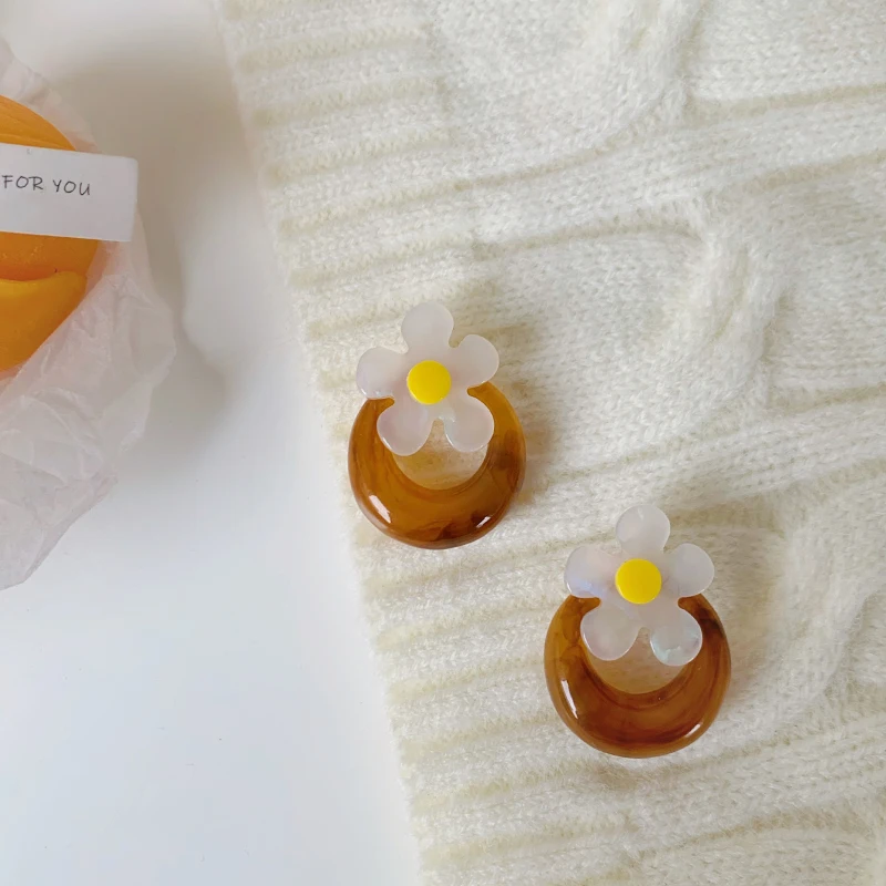 

Korean Creative Egg Flower Stud Earrings Sweet Cute Brown Earrings for Women Girls Romantic Party Wedding Jewelry Wholesale
