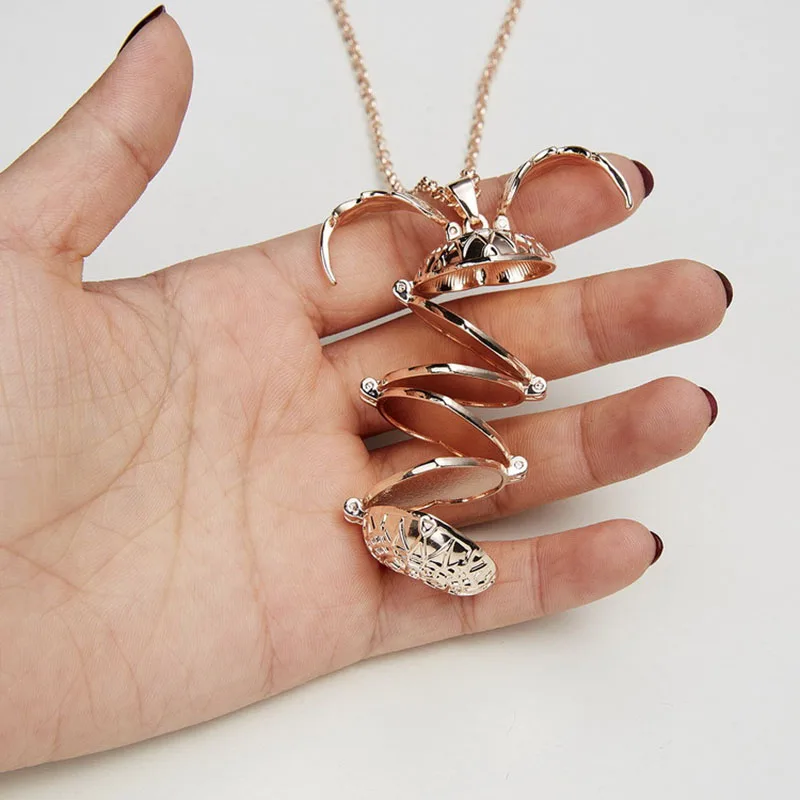 

Retro Necklace Frame Glossy Pet Picture Necklace Family Love Gift 4-layer Photo Locket Chains Jewelry for Women Men Girl Baby