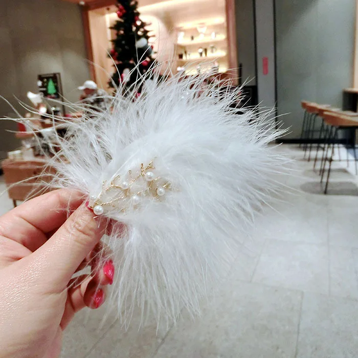 Шпилька с пером свадебное платье фото реалистичный Сказочный головной убор