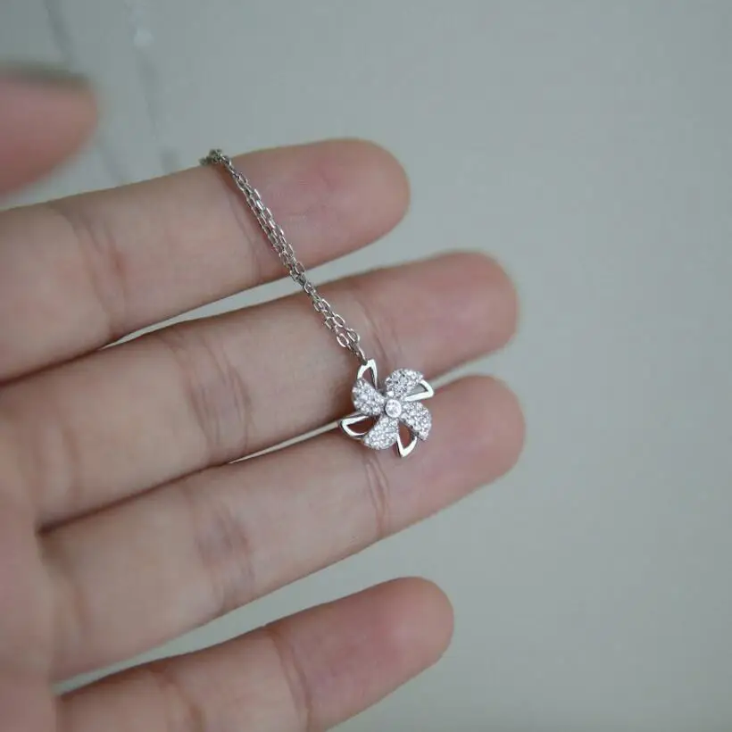 

Женская цепочка с подвеской в виде ветряной мельницы