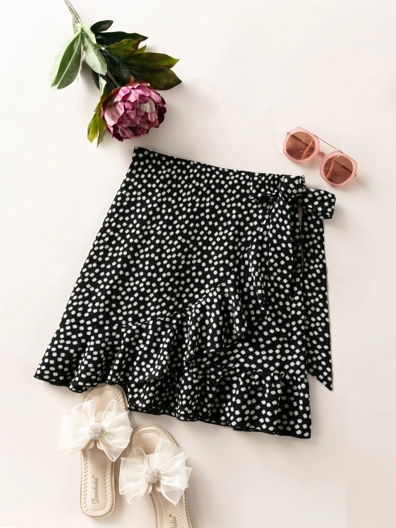 The new trend for 2021 is A floral print holiday skirt with A-line skirt with bow and irregular floral skirt for women with elas sweet women s crossbody bag with bow and floral print design