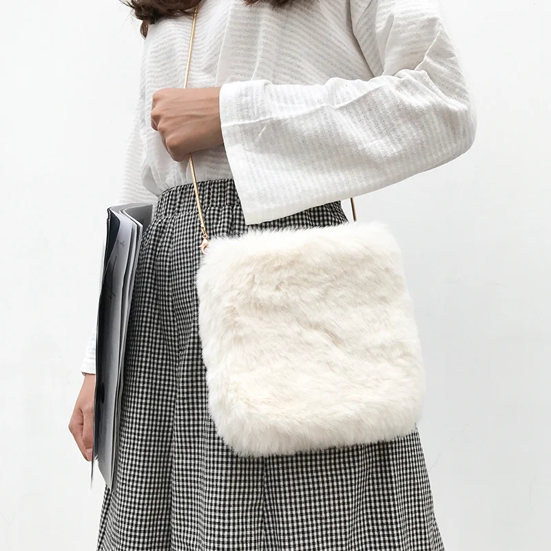 Женская сумка мессенджер MABULA мягкая квадратная на плечо с кроличьим мехом в