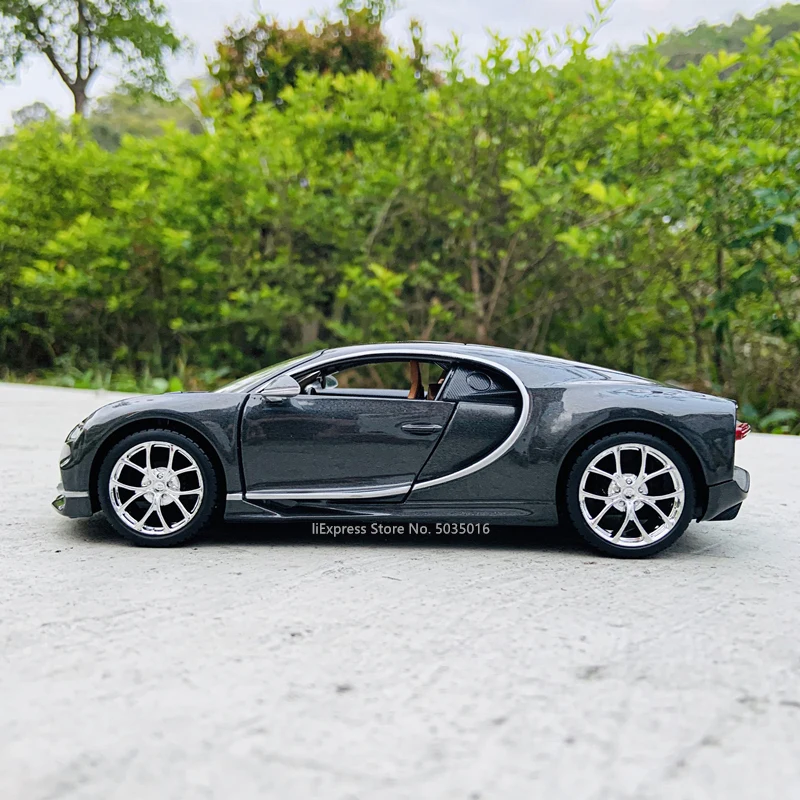 

Maisto 1:24 Bugatti Chiron DIVO black Sport simulation alloy car model crafts decoration collection toy tools gift