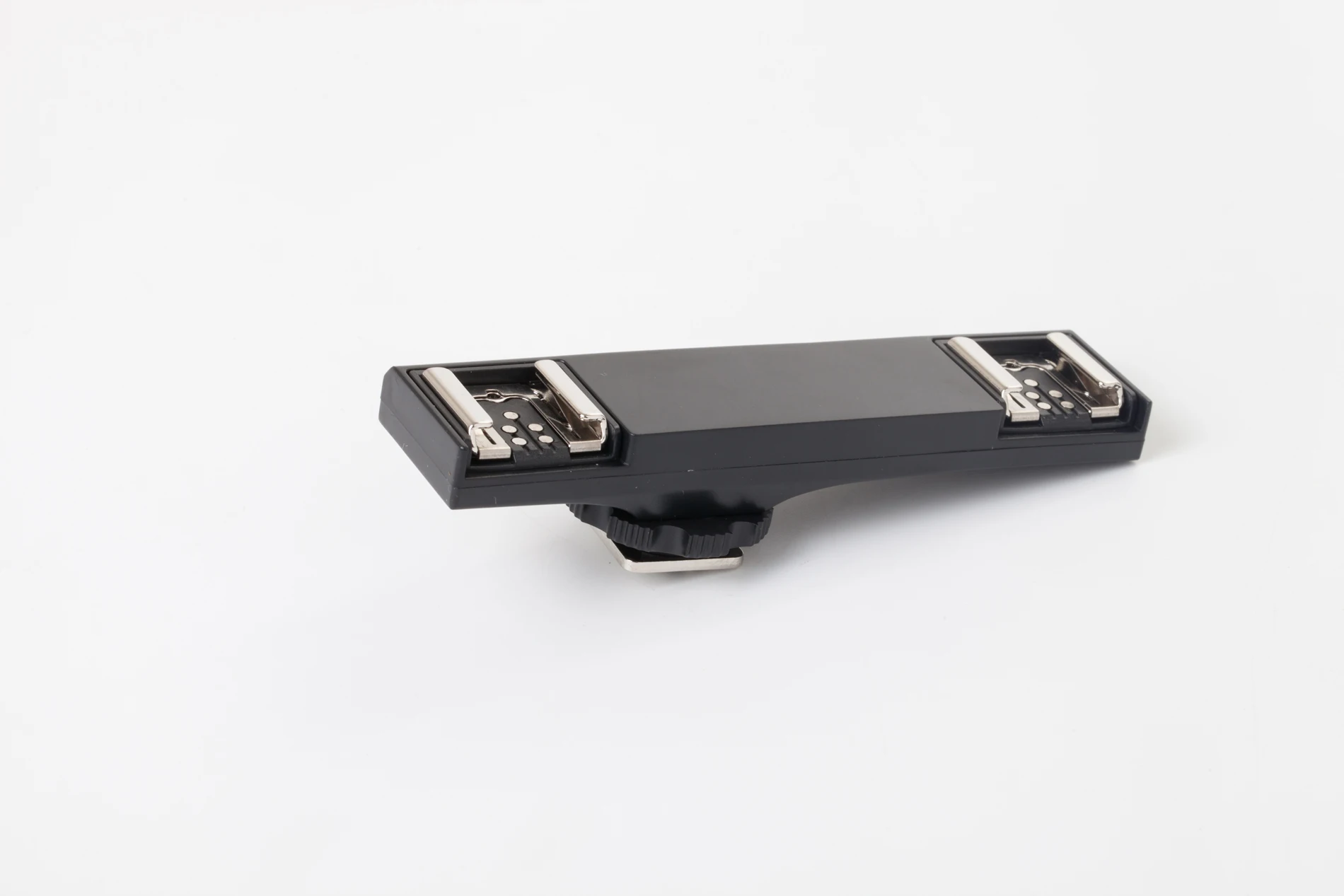 

WS Dual Hot Shoe Flash Speedlite Light Bracket Splitter for CN. DSLR TTL 2C