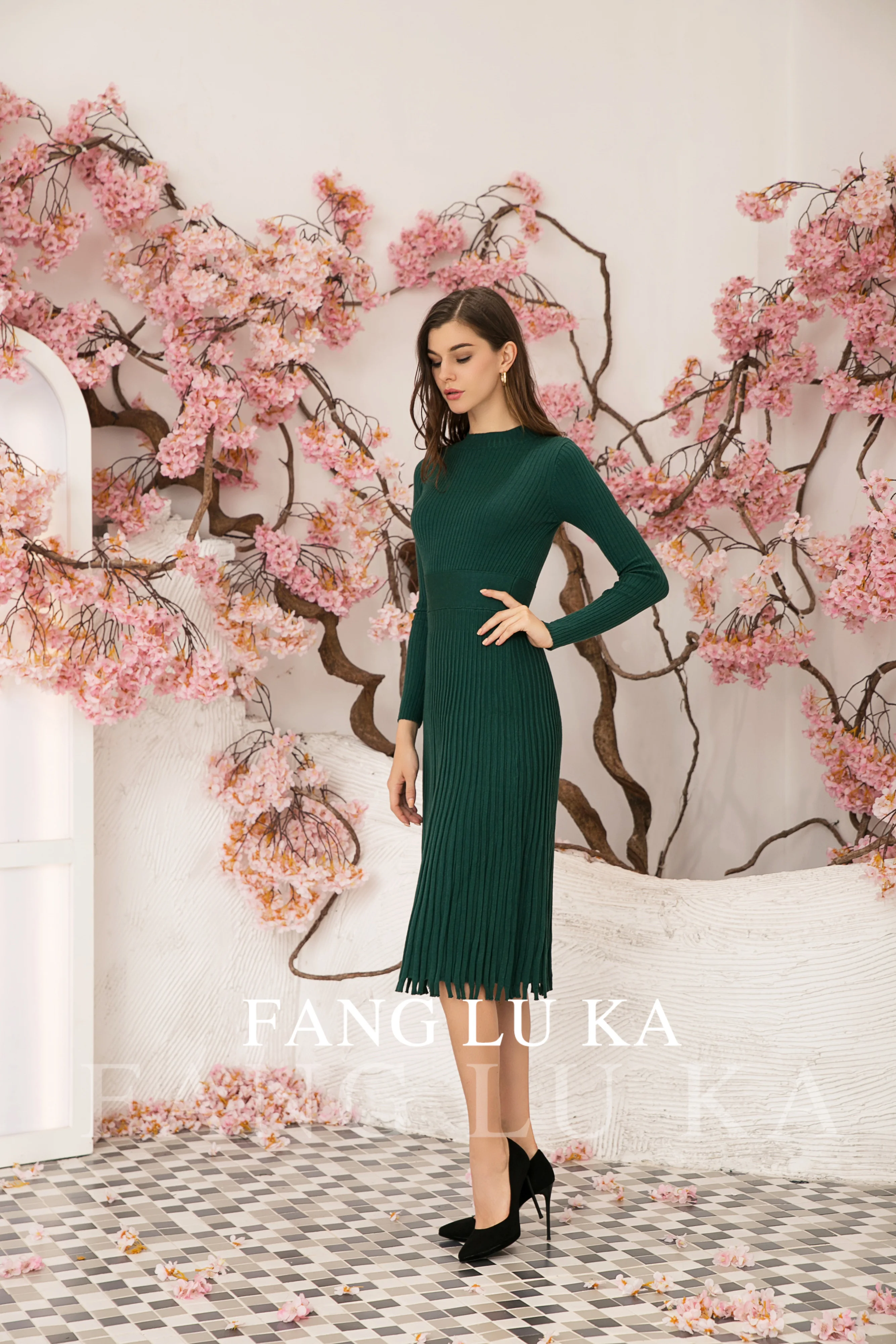 Модное женское приталенное плиссированное платье Кашемировое вязаное с высоким