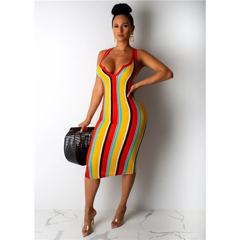Женское платье майка без рукавов облегающее в полоску с v образным вырезом