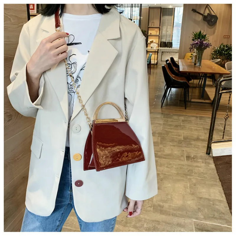 Женская сумка новинка 2020 лакированная кожа дизайнерская модная на цепочке через