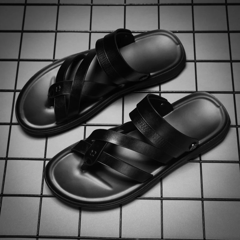 Кожаная обувь в сдержанном стиле с ремешками открытым носком на плоской подошве