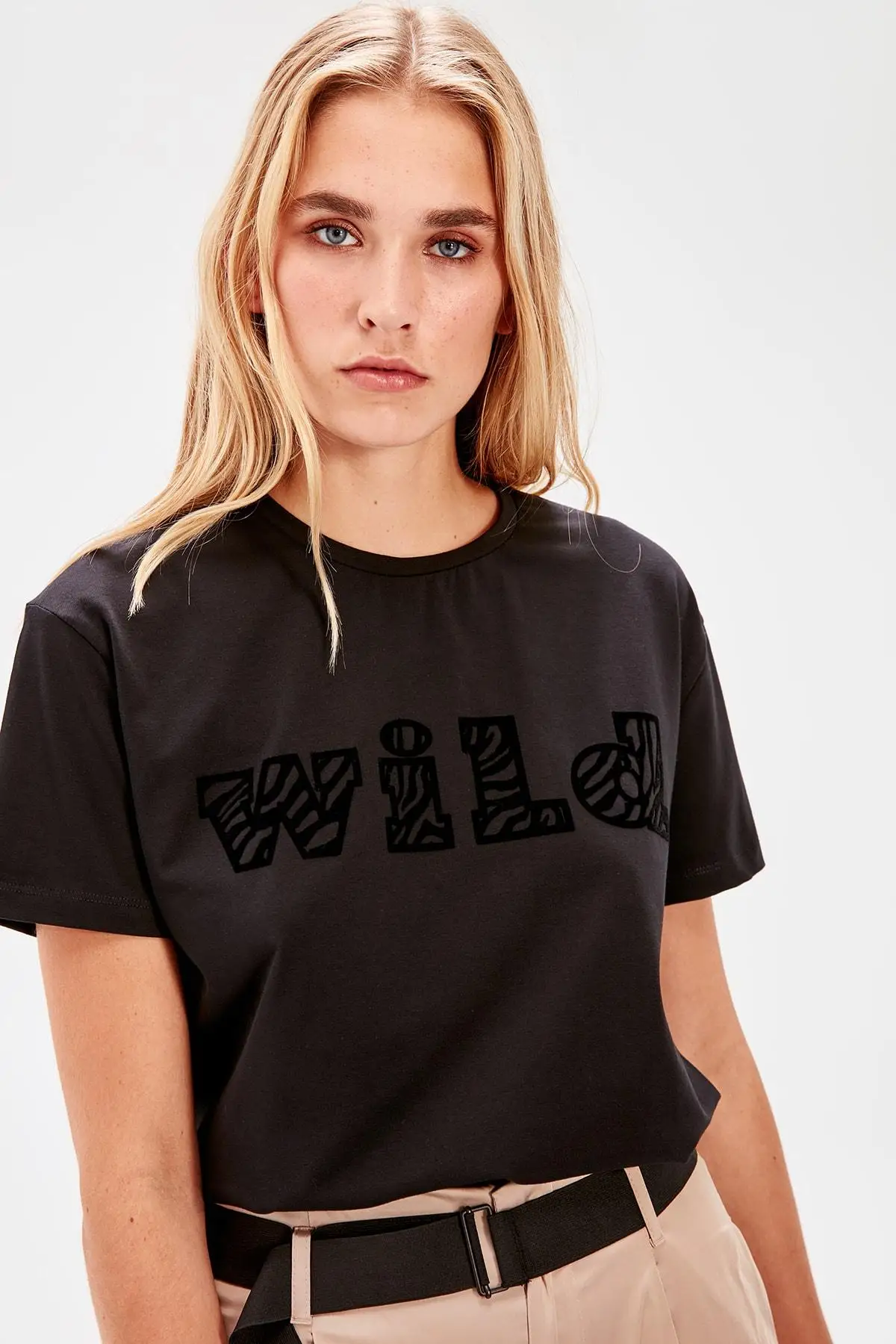 Trendyol черные Базовые Трикотажные футболки TWOAW20TS0126|Футболки| |