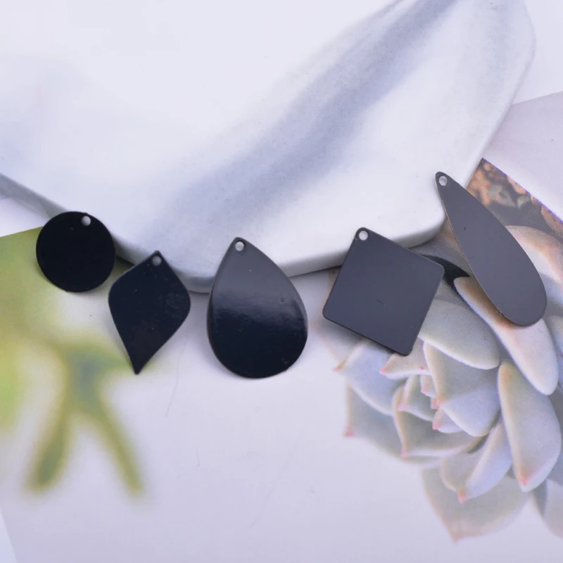 12 шт. маленькие круглые подвески Черный Подвеска квадратной формы с лазерными