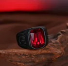 Черный металл в виде геометрических фигур красного цвета с украшением в виде кристаллов палец кольцо 2021 Франция Для мужчин благородный коктейль банкет AAA циркон кольцо Для мужчин вечерние ювелирные изделия лучший подарок