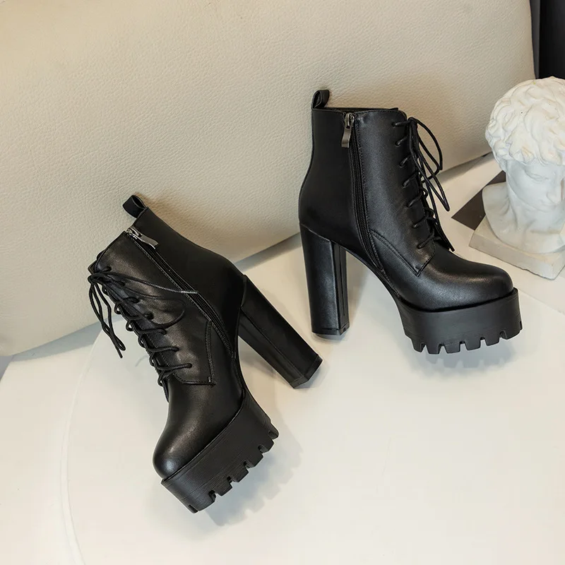 Аутентичные кожаные ботинки на толстом каблуке средней высоты с боковой молнией