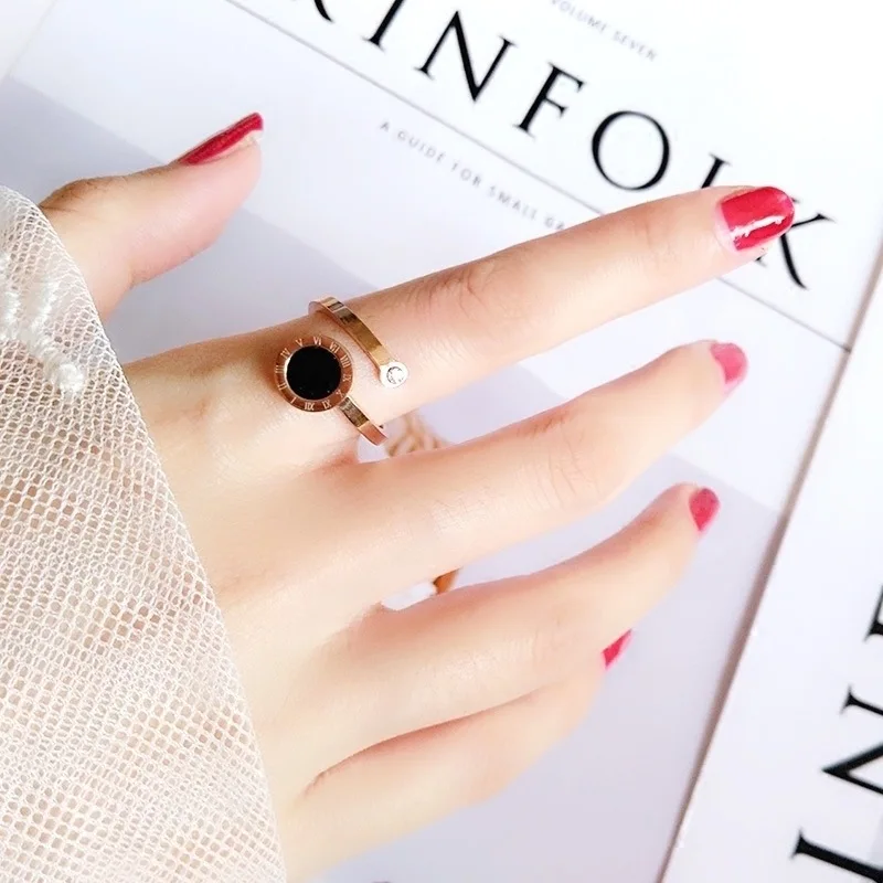 

Luxury New Beauty zircon Finger Rings Rome Numerals Black Round Accessories Titanium Steel Ring Fine Jewelry Party Gifts